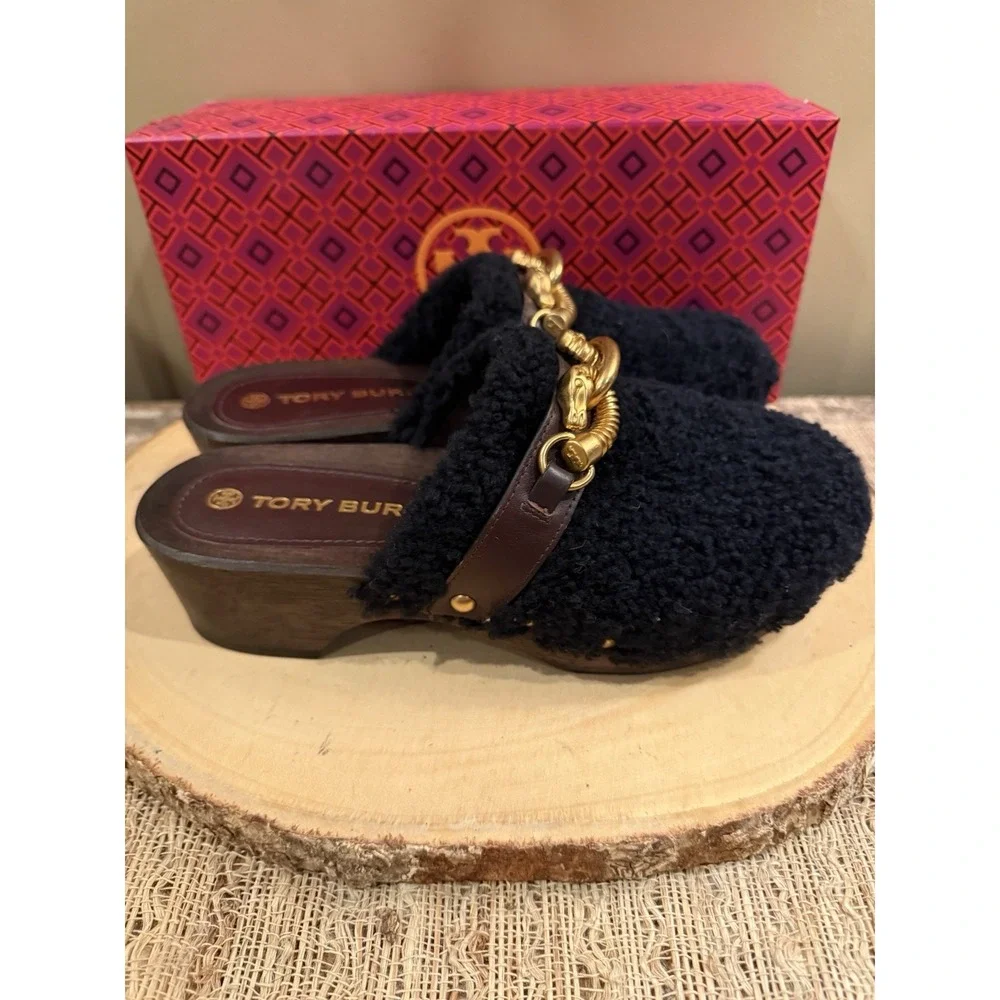 Tory Burch Jessa Clog‎ Shearling Equestrian Gold Logo Black Leather Trim 7 360$
